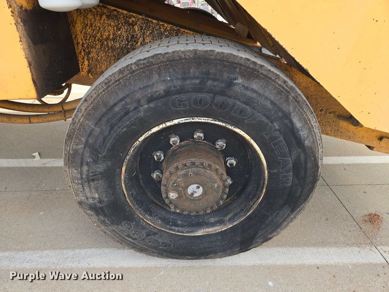 image for item EN8117 1998 Rosco SPRHH chip spreader