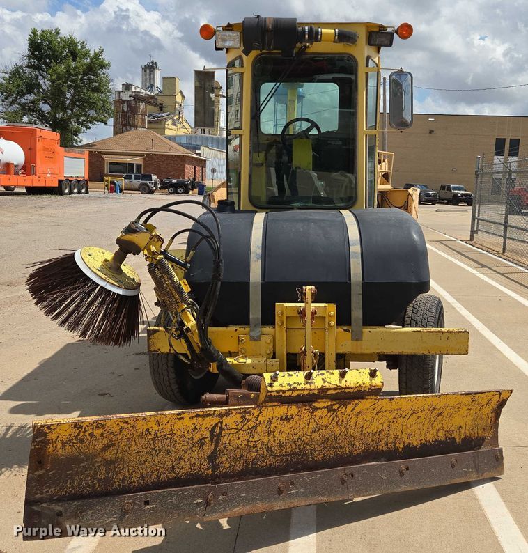 image for item EN8118 2008 Superior Broom DT80CT broom