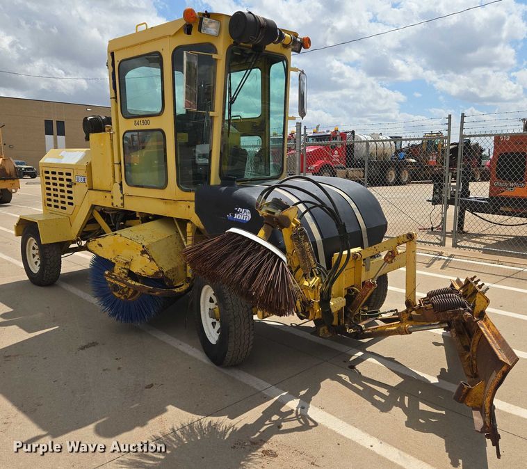 image for item EN8118 2008 Superior Broom DT80CT broom