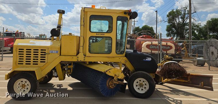 image for item EN8118 2008 Superior Broom DT80CT broom