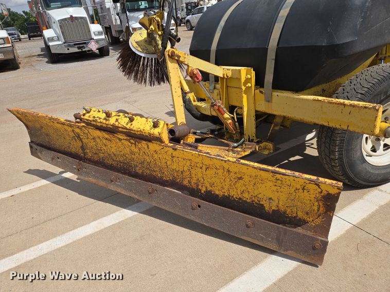 image for item EN8118 2008 Superior Broom DT80CT broom