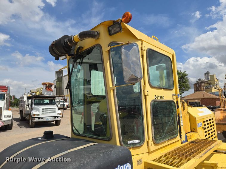 image for item EN8118 2008 Superior Broom DT80CT broom