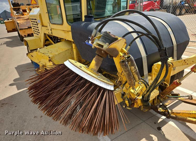 image for item EN8118 2008 Superior Broom DT80CT broom