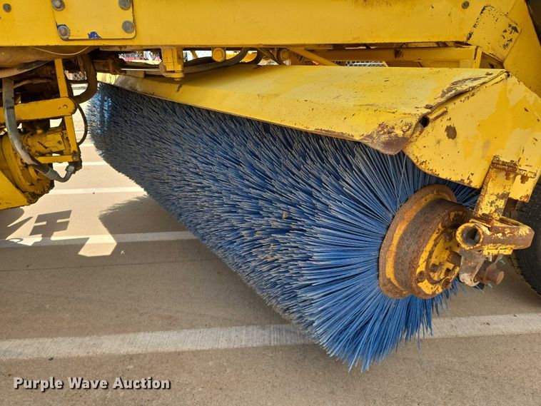 image for item EN8118 2008 Superior Broom DT80CT broom