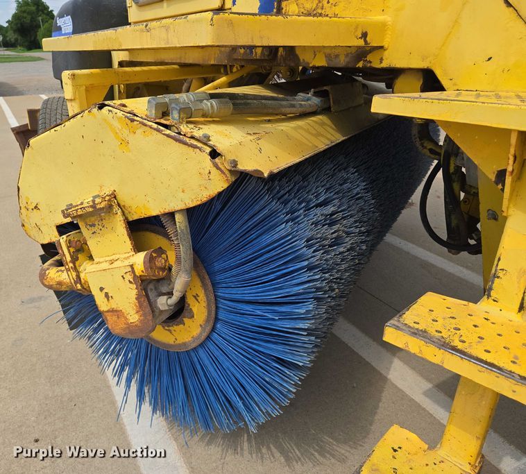 image for item EN8118 2008 Superior Broom DT80CT broom