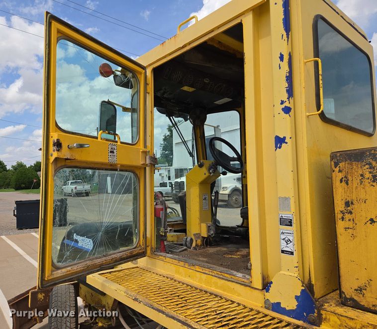 image for item EN8118 2008 Superior Broom DT80CT broom