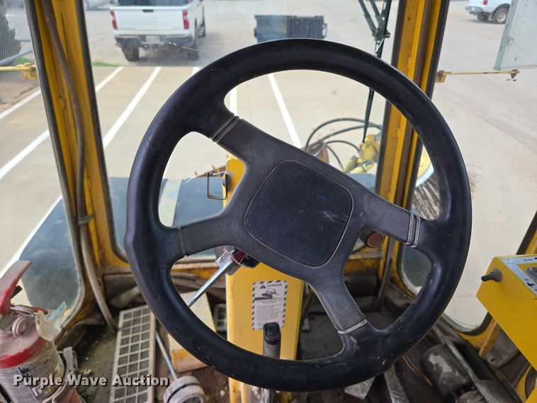 image for item EN8118 2008 Superior Broom DT80CT broom