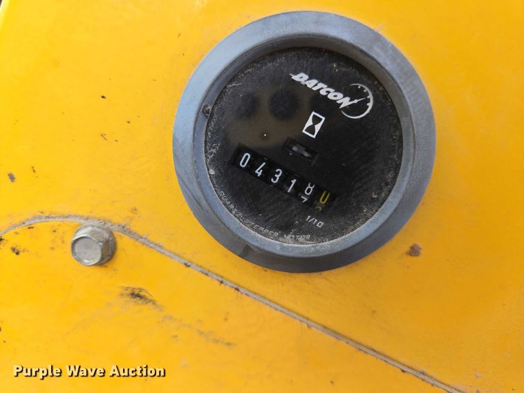 image for item EN8118 2008 Superior Broom DT80CT broom