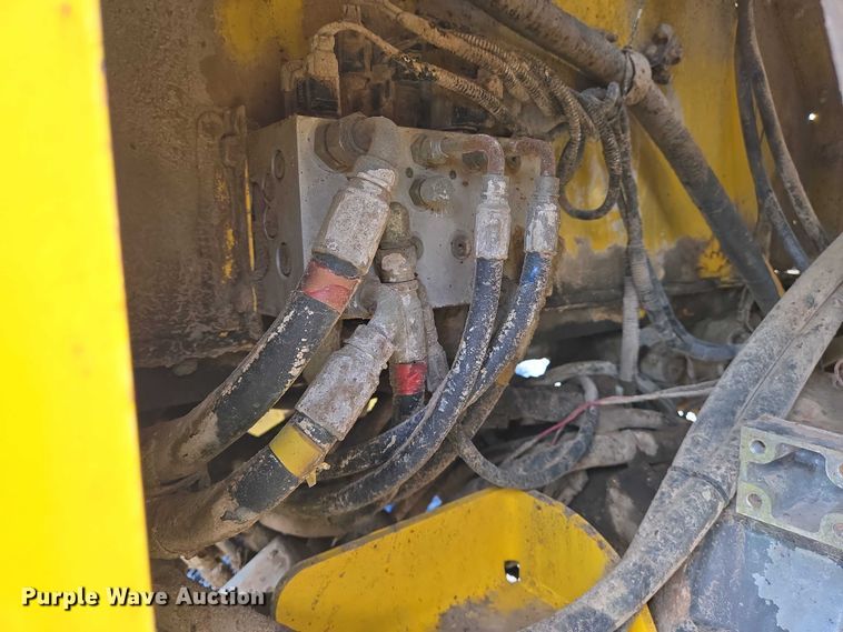 image for item EN8118 2008 Superior Broom DT80CT broom