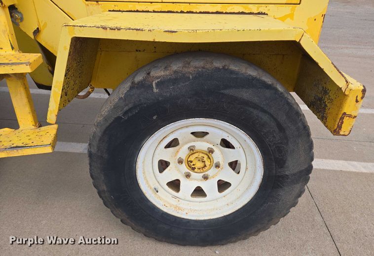 image for item EN8118 2008 Superior Broom DT80CT broom