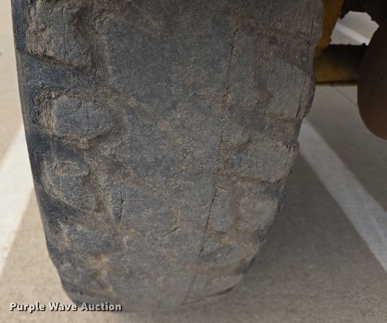 image for item EN8118 2008 Superior Broom DT80CT broom