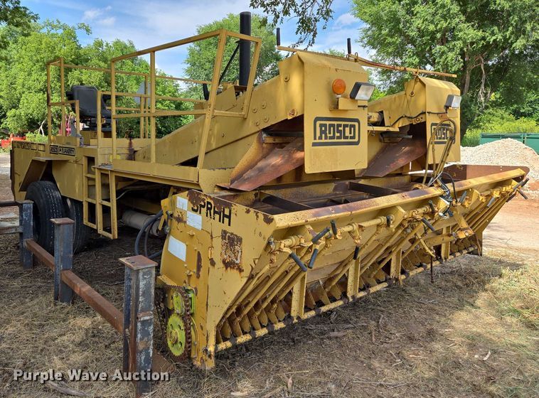 image for item EN8119 2001 Rosco SPRHH chip spreader