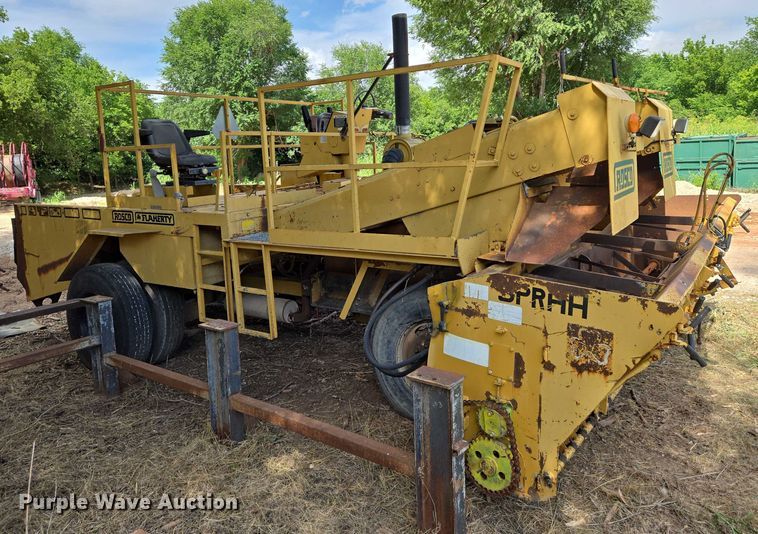 image for item EN8119 2001 Rosco SPRHH chip spreader