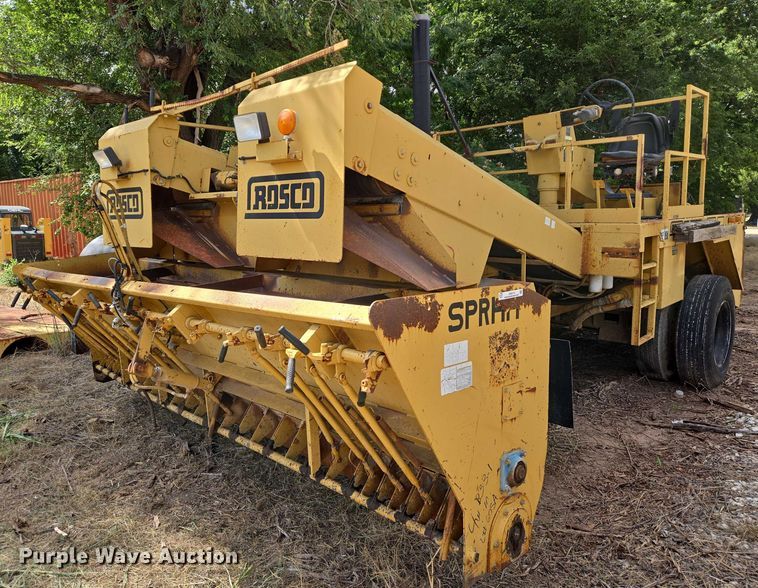 image for item EN8119 2001 Rosco SPRHH chip spreader