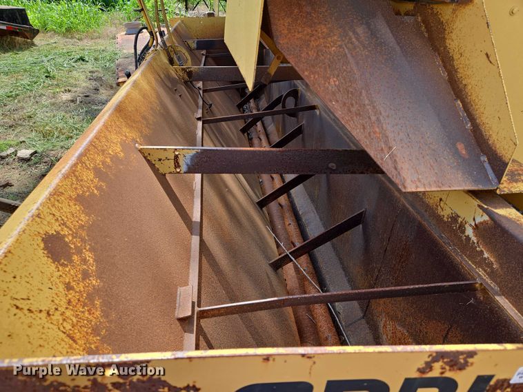 image for item EN8119 2001 Rosco SPRHH chip spreader