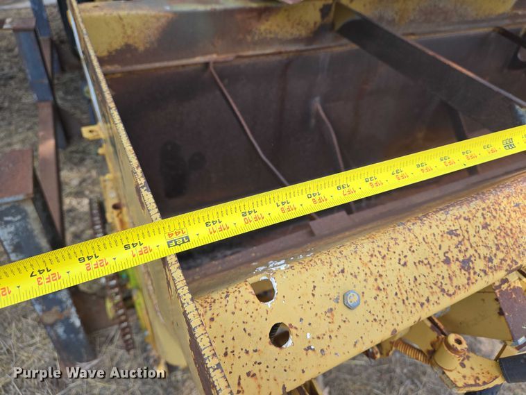 image for item EN8119 2001 Rosco SPRHH chip spreader