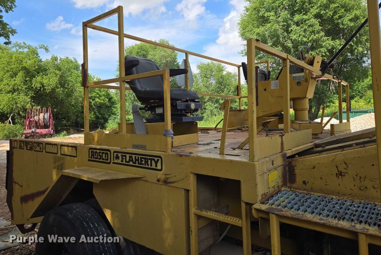 image for item EN8119 2001 Rosco SPRHH chip spreader