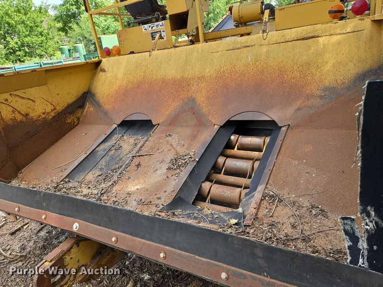 image for item EN8119 2001 Rosco SPRHH chip spreader