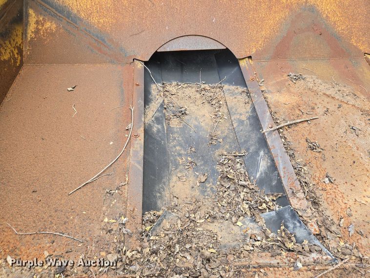 image for item EN8119 2001 Rosco SPRHH chip spreader