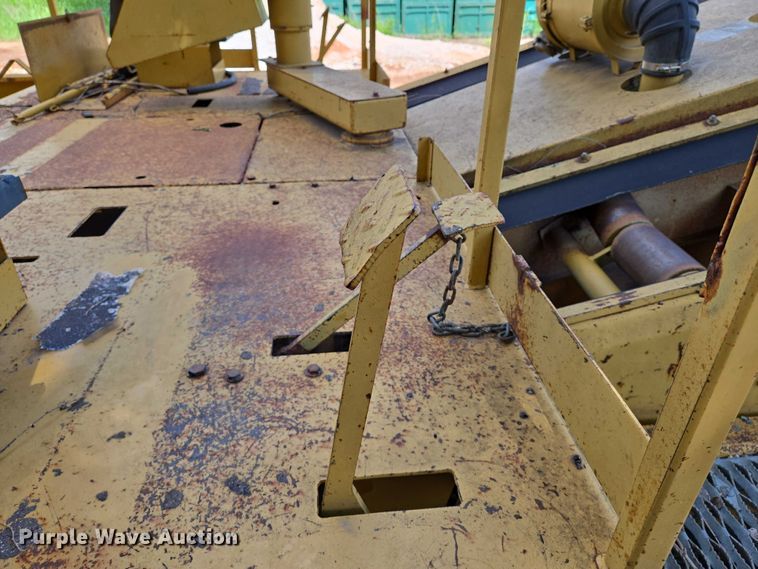 image for item EN8119 2001 Rosco SPRHH chip spreader