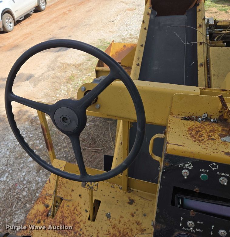 image for item EN8119 2001 Rosco SPRHH chip spreader