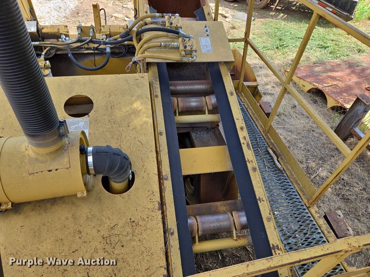 image for item EN8119 2001 Rosco SPRHH chip spreader