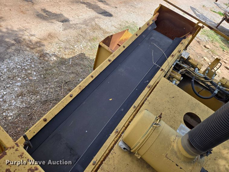 image for item EN8119 2001 Rosco SPRHH chip spreader