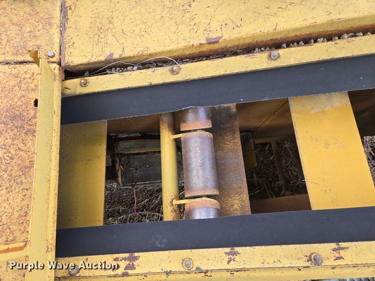 image for item EN8119 2001 Rosco SPRHH chip spreader