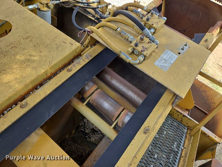 image for item EN8119 2001 Rosco SPRHH chip spreader