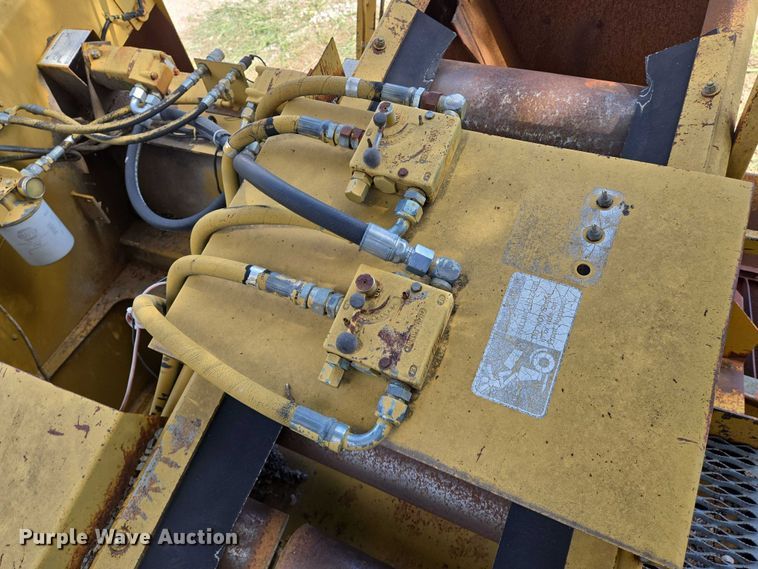 image for item EN8119 2001 Rosco SPRHH chip spreader