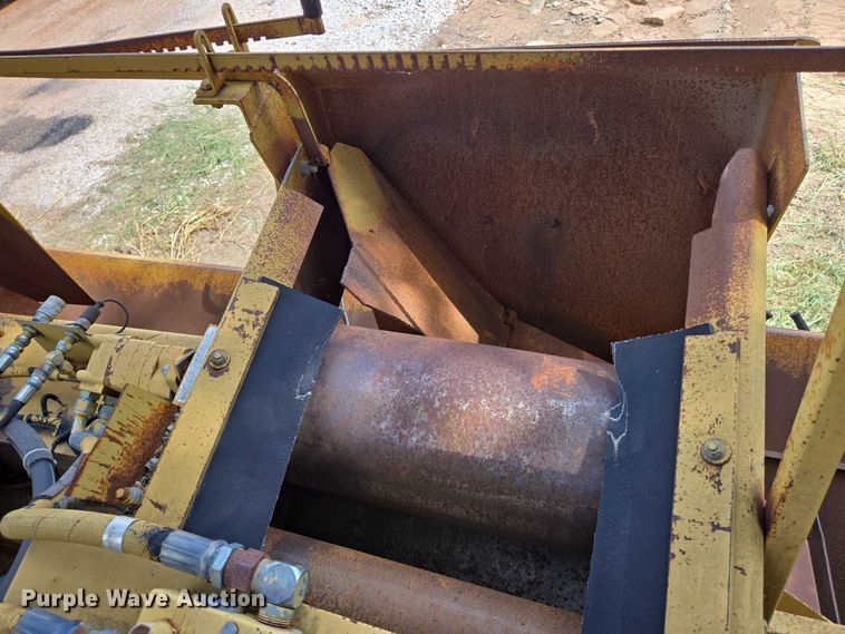 image for item EN8119 2001 Rosco SPRHH chip spreader