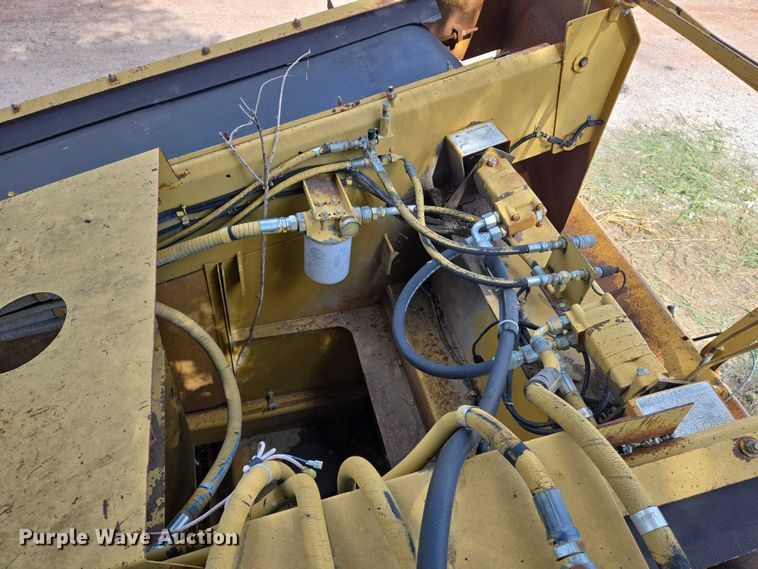 image for item EN8119 2001 Rosco SPRHH chip spreader