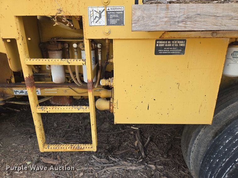 image for item EN8119 2001 Rosco SPRHH chip spreader