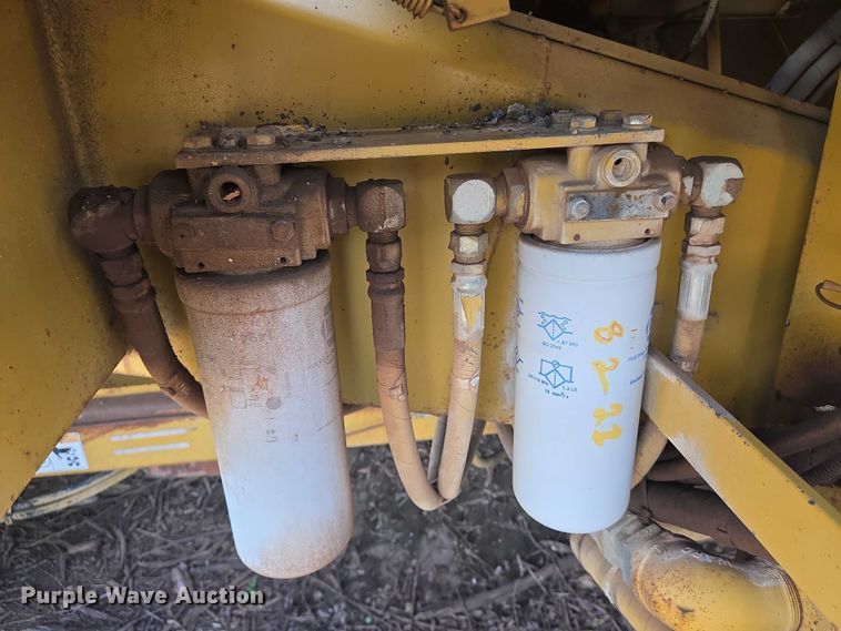 image for item EN8119 2001 Rosco SPRHH chip spreader