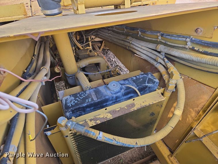 image for item EN8119 2001 Rosco SPRHH chip spreader