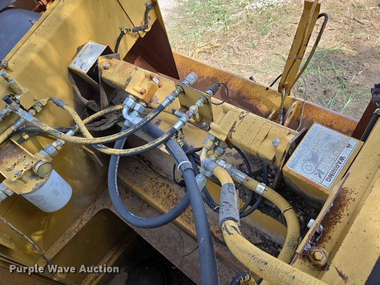 image for item EN8119 2001 Rosco SPRHH chip spreader