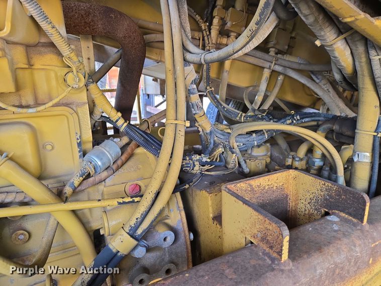 image for item EN8119 2001 Rosco SPRHH chip spreader