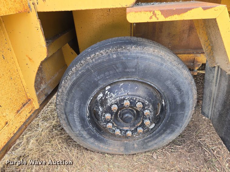 image for item EN8119 2001 Rosco SPRHH chip spreader