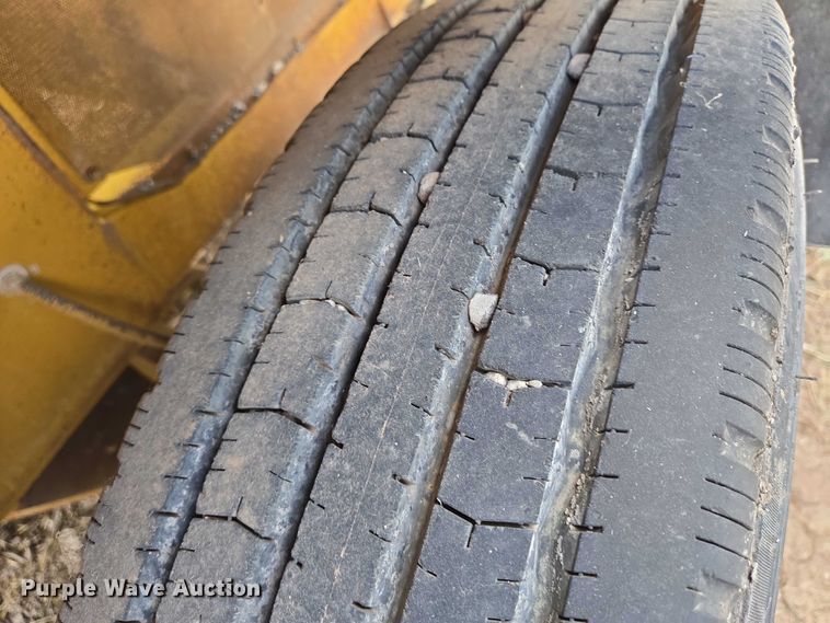 image for item EN8119 2001 Rosco SPRHH chip spreader