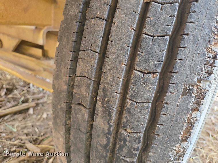 image for item EN8119 2001 Rosco SPRHH chip spreader