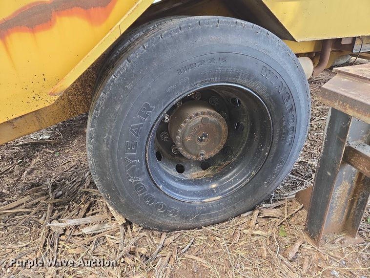 image for item EN8119 2001 Rosco SPRHH chip spreader