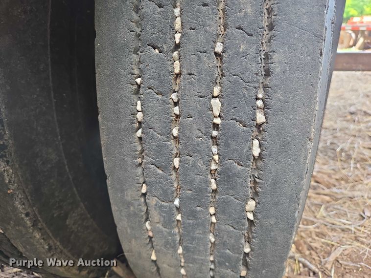 image for item EN8119 2001 Rosco SPRHH chip spreader