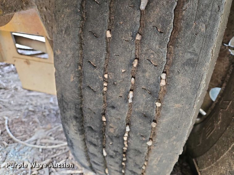 image for item EN8119 2001 Rosco SPRHH chip spreader