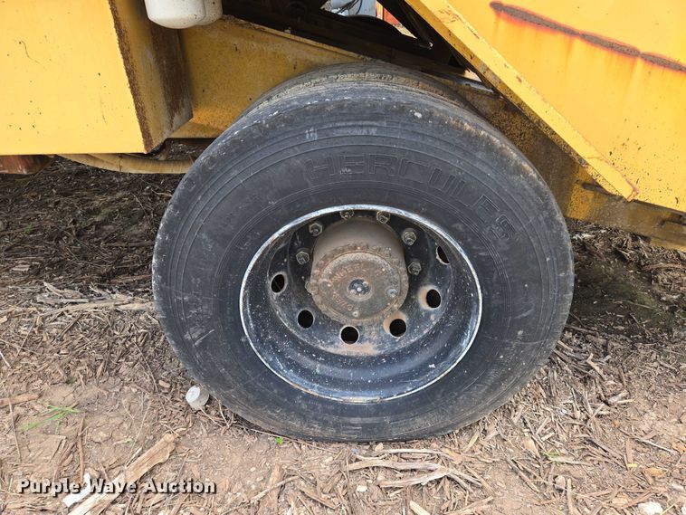 image for item EN8119 2001 Rosco SPRHH chip spreader