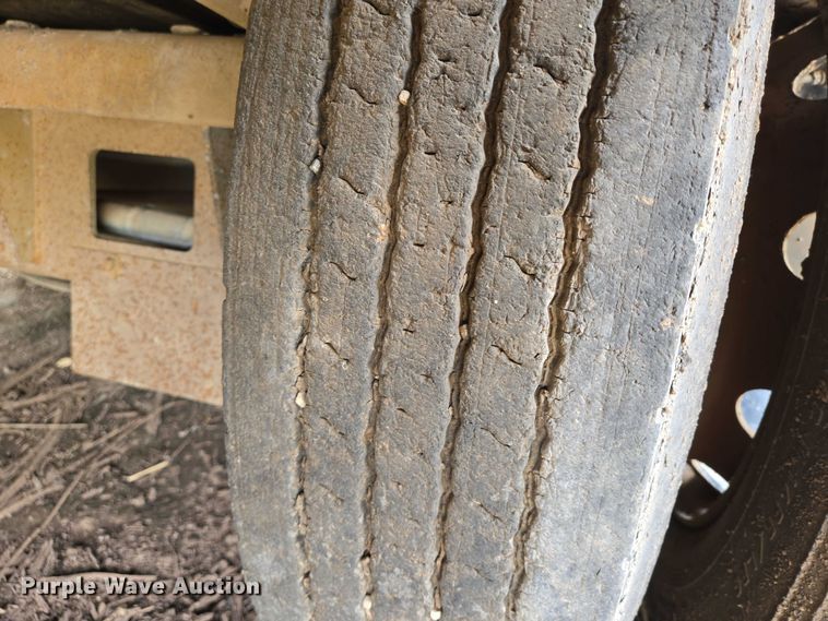 image for item EN8119 2001 Rosco SPRHH chip spreader