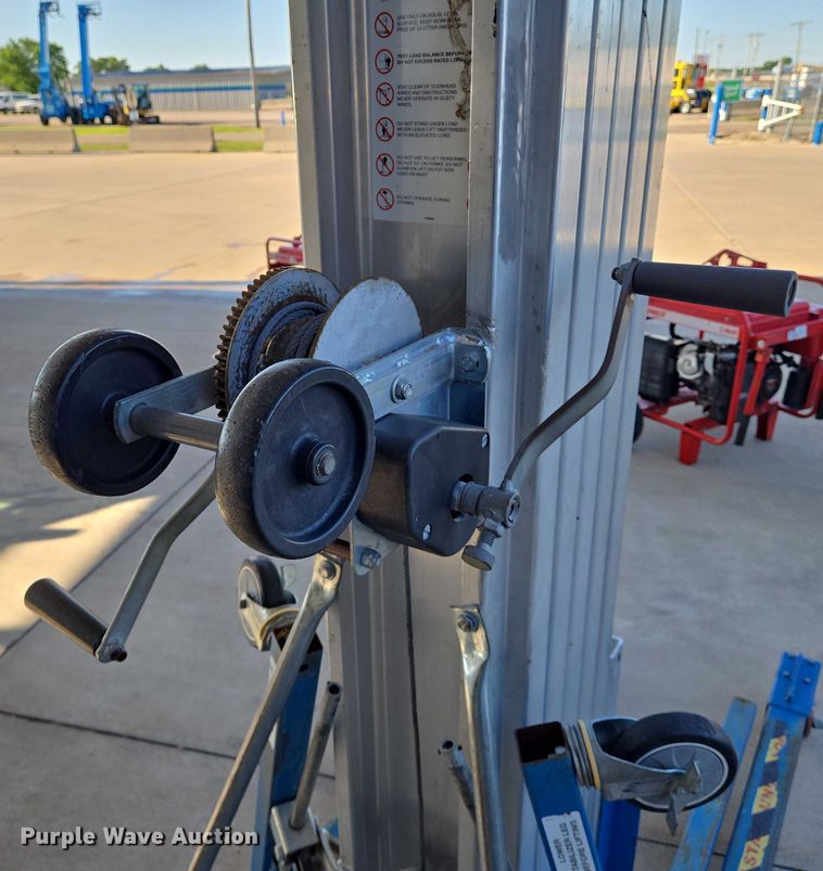 image for item EN8158 Sumner vertical lift