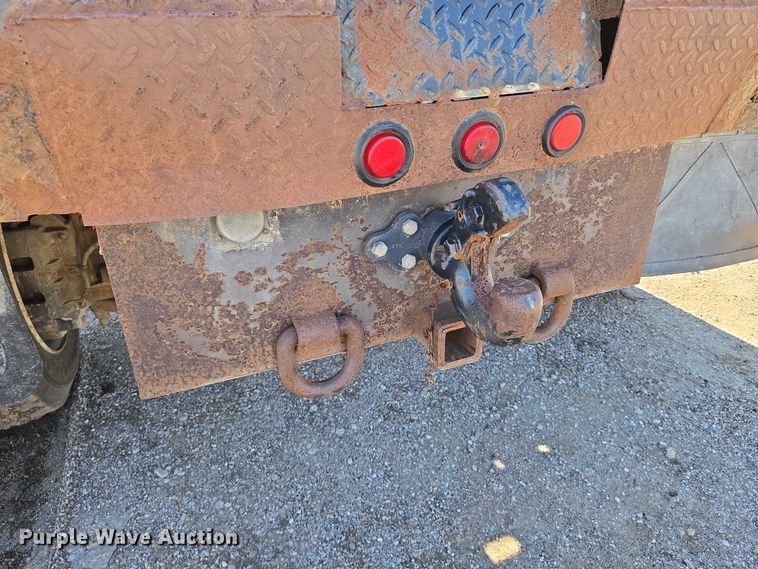 image for item EN8160 2003 International  4200  flatbed truck