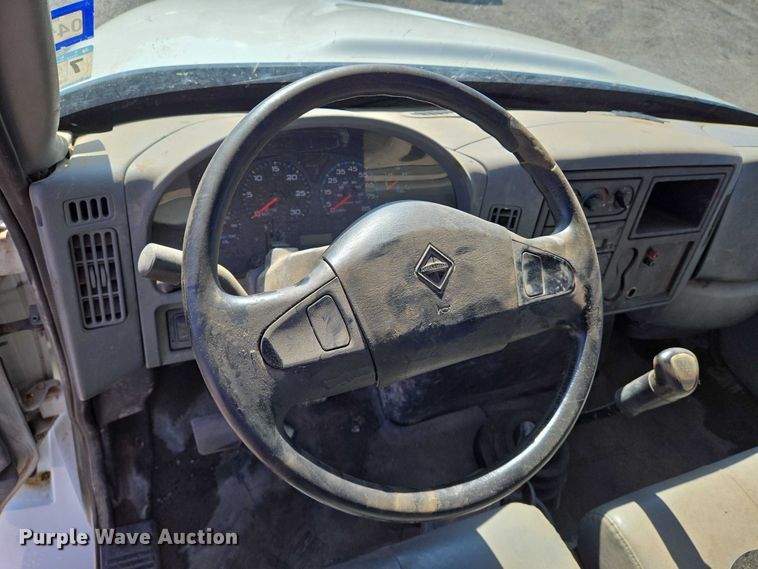 image for item EN8160 2003 International  4200  flatbed truck