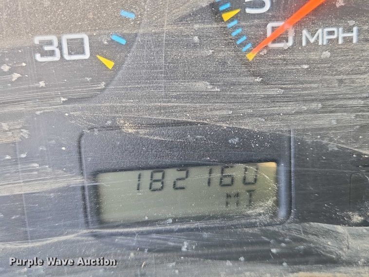 image for item EN8160 2003 International  4200  flatbed truck