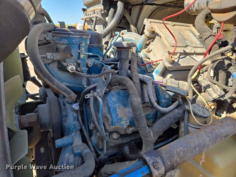 image for item EN8160 2003 International  4200  flatbed truck